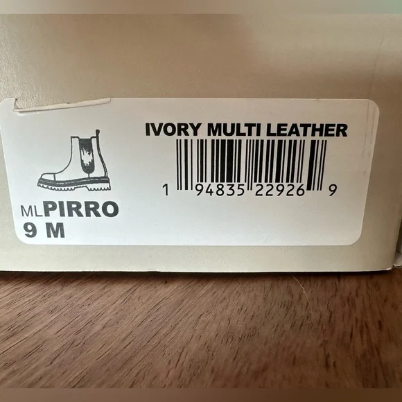 Marc Fisher LID Pauline Lug Sole Chelsea Boot Women CHIC CREAM LEATHER SZ 9 - Picture 4 of 14